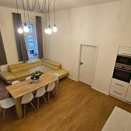 Maxmilian**** S Parkovanim Zdarma Appartement Karlsbad