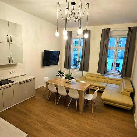 Maxmilian**** S Parkovanim Zdarma * Karlsbad