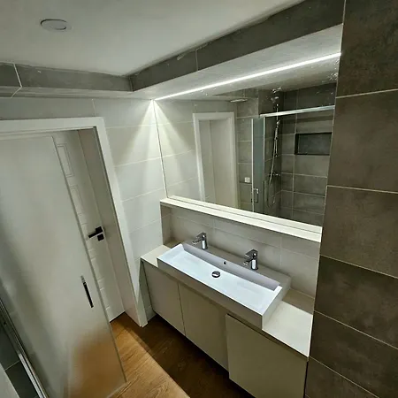 Maxmilian**** S Parkovanim Zdarma Apartmán